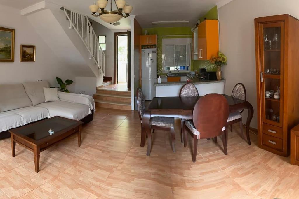 Chalet Adosado Corta Temporada 2 Dormitorios Benalmadena Ngoại thất bức ảnh